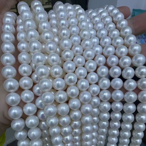 Freshwater Pearls of High Grades of 9-10mm