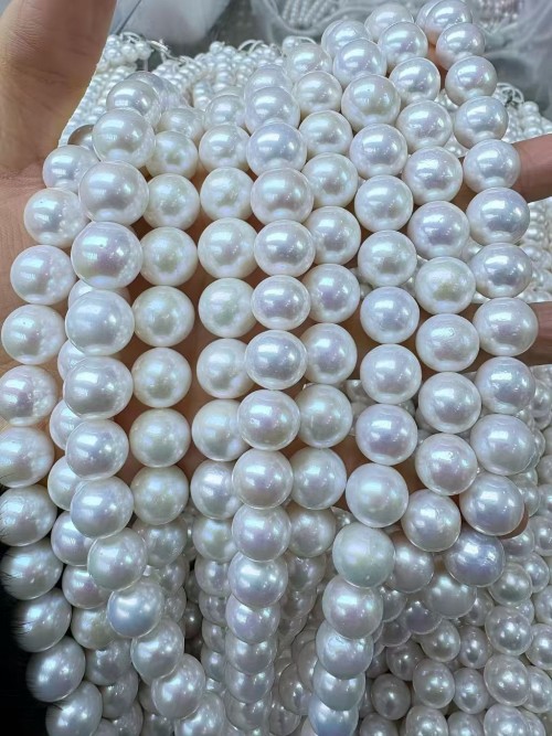 Freshwater Pearls of High Grades of 8mm